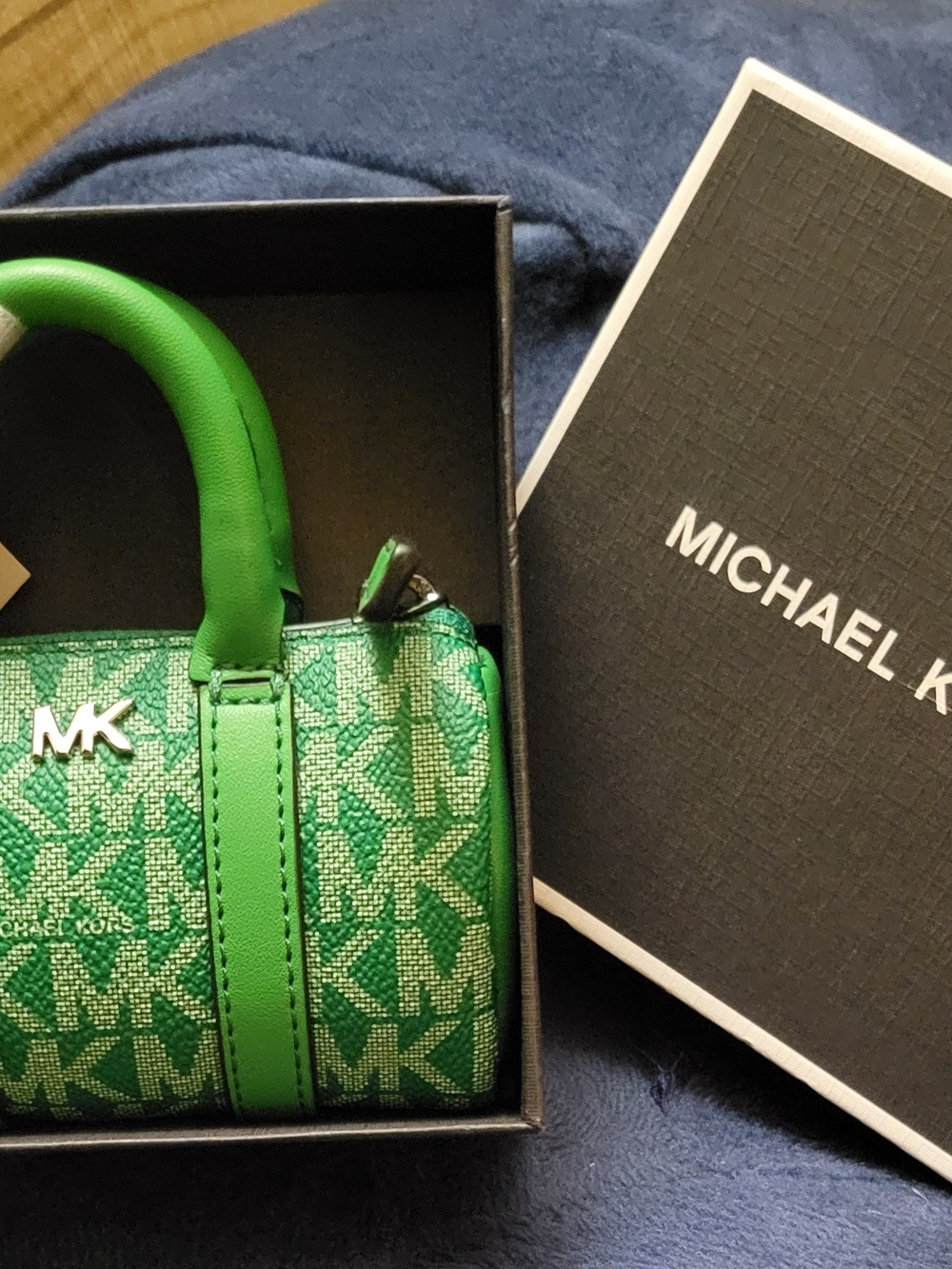 Michael Kors Micro Vibrant Green Logo Mini Satchel Keychain/Bag Charm - Picture 2 of 6